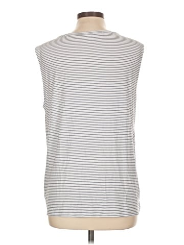 Old Navy - Maternity Sleeveless T-Shirt (view 2)