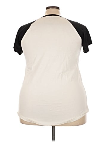 The Vinyl Icons Short Sleeve T-Shirt (view 2)