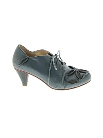 Coupleof Heels (view 1)