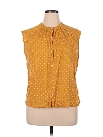Old Navy Sleeveless Button-Down Shirt (view 1)
