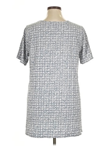 Liz Claiborne Short Sleeve T-Shirt (view 2)