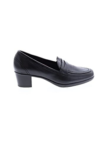 Munro American Heels (view 1)
