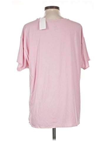Uniqlo Short Sleeve T-Shirt (view 2)