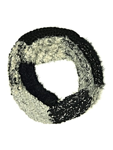 Claire's Scarf (view 1)