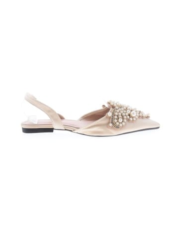 Unbranded Flats (view 1)