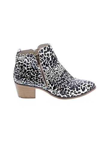 Journee Collection Ankle Boots (view 1)