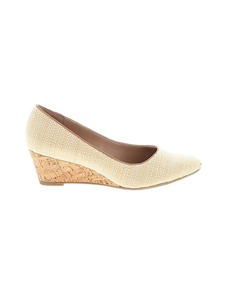 Pre-owned Aerosoles Wedges In Ivory