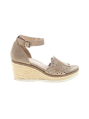 Nicole Wedges (view 1)
