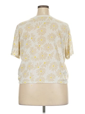 Torrid Short Sleeve T-Shirt (view 2)
