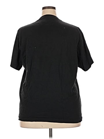 KAWS X Peanuts X Uniqlo Short Sleeve T-Shirt (view 2)
