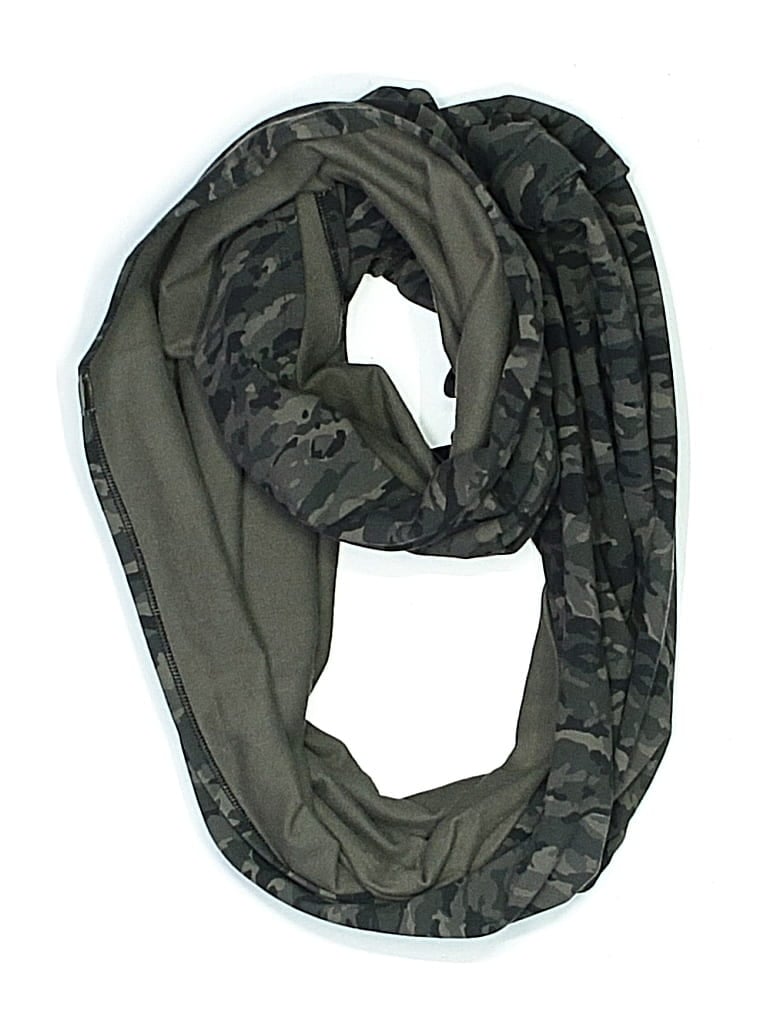 Pre-owned Lululemon Athletica Scarf In Green