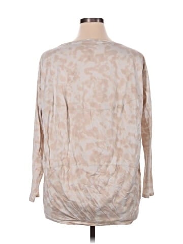 Lululemon Athletica 3/4 Sleeve T-Shirt (view 2)