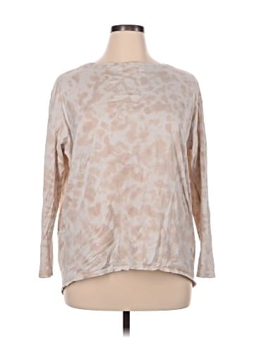 Lululemon Athletica 3/4 Sleeve T-Shirt (view 1)
