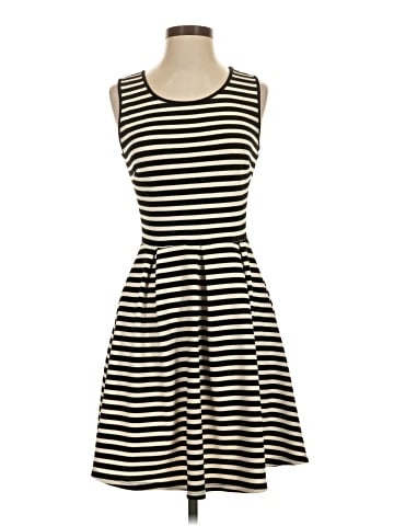 Le Lis Casual Dress (view 1)