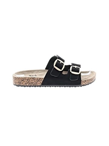 She & In Sandals (view 1)