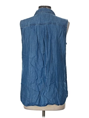 North Style Sleeveless Button-Down Shirt (view 2)