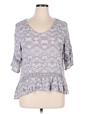 Maurices 3/4 Sleeve Top (view 1)