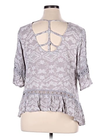 Maurices 3/4 Sleeve Top (view 2)