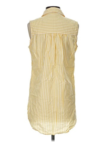 North Style Sleeveless Button-Down Shirt (view 2)