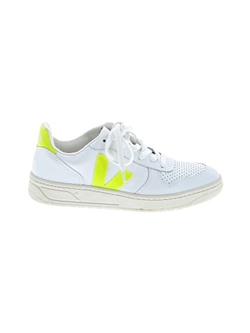 VEJA Sneakers (view 1)
