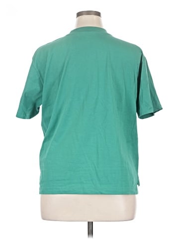 Uniqlo Short Sleeve T-Shirt (view 2)