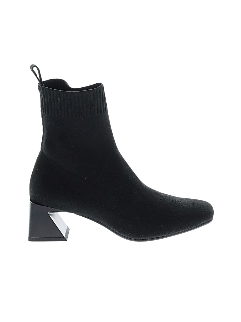 Pre-owned Vivaia Ankle Boots In Black