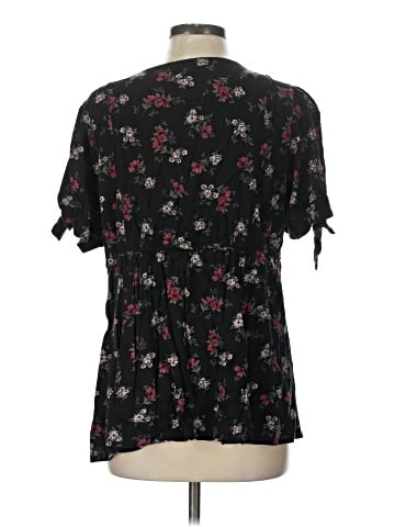 Torrid Short Sleeve T-Shirt (view 2)