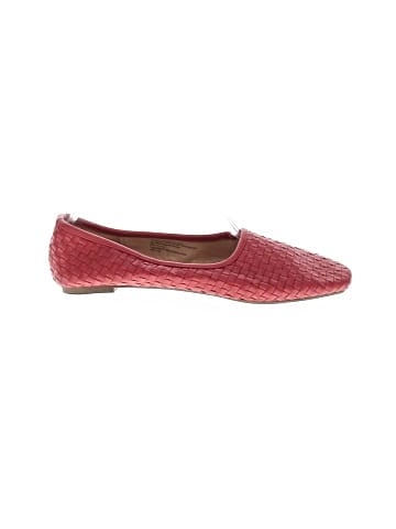 Universal Thread Flats (view 1)