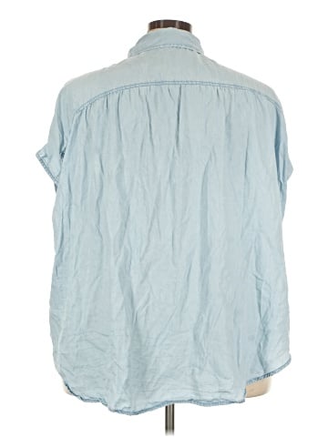 Torrid Short Sleeve Button-Down Shirt (view 2)