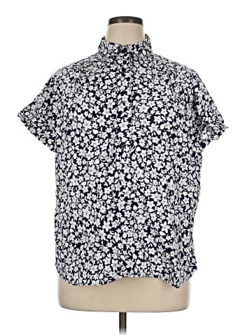 Lane Bryant Short Sleeve Button-Down Shirt (view 1)
