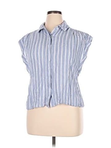 Evereve Sleeveless Button-Down Shirt (view 1)