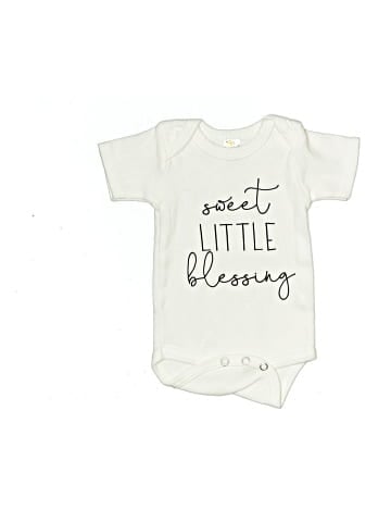 Laughing Giraffe Short Sleeve Onesie (view 1)