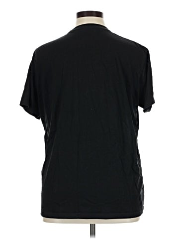 Uniqlo Short Sleeve T-Shirt (view 2)