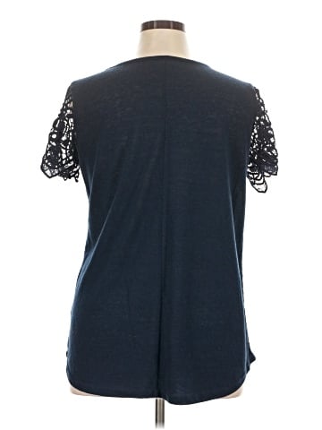 The Limited Short Sleeve Top (view 2)