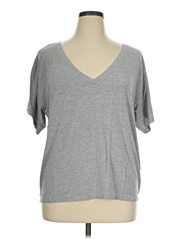 Victoria's Secret Short Sleeve T-Shirt (view 1)