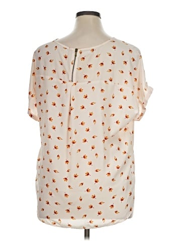 Maurices Short Sleeve T-Shirt (view 2)