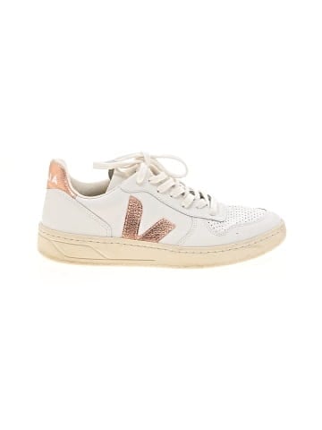 VEJA Sneakers (view 1)
