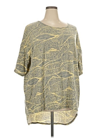 Lularoe 3/4 Sleeve T-Shirt (view 1)