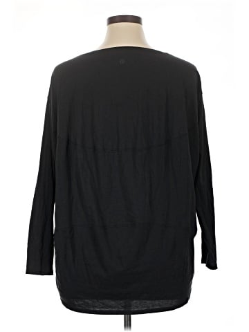 Lululemon Athletica 3/4 Sleeve T-Shirt (view 2)