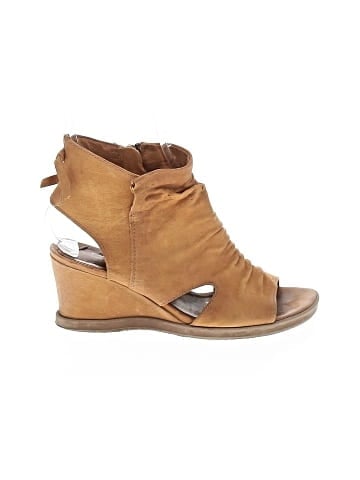 Miz Mooz Wedges (view 1)