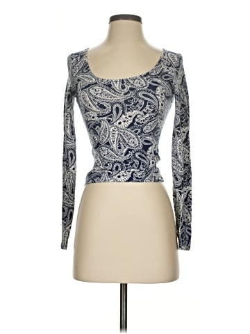 Charlotte Russe Long Sleeve T-Shirt (view 1)