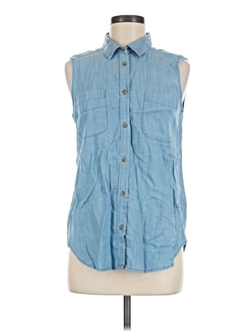 American Eagle Outfitters Sleeveless Button-Down Shirt (view 1)