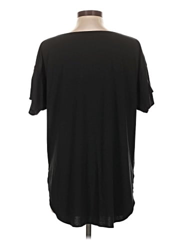 Uniqlo Short Sleeve T-Shirt (view 2)