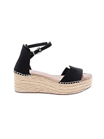 Kelly & Katie Wedges (view 1)