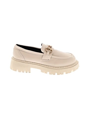 Unbranded Flats (view 1)