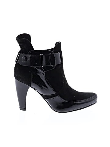 Pour La Victoire Ankle Boots (view 1)