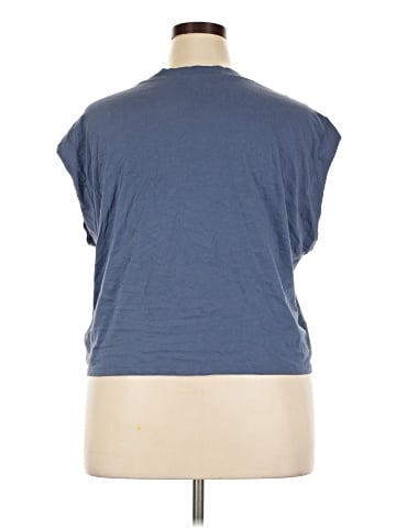 Old Navy Sleeveless T-Shirt (view 2)