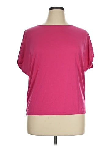Uniqlo Short Sleeve T-Shirt (view 1)