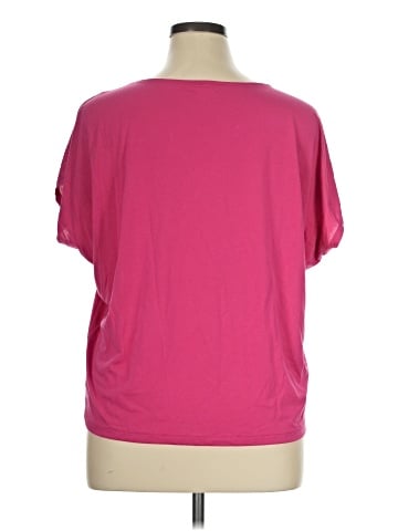 Uniqlo Short Sleeve T-Shirt (view 2)