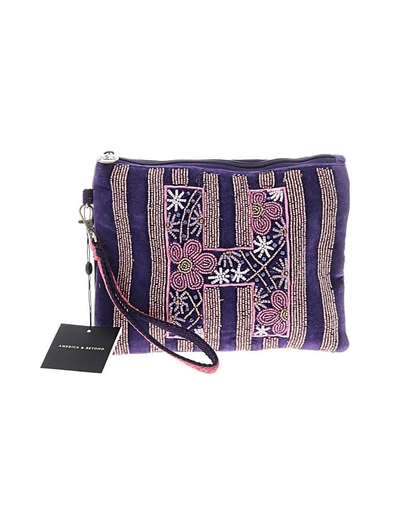 Pre-owned America & Beyond Wristlet In Purple